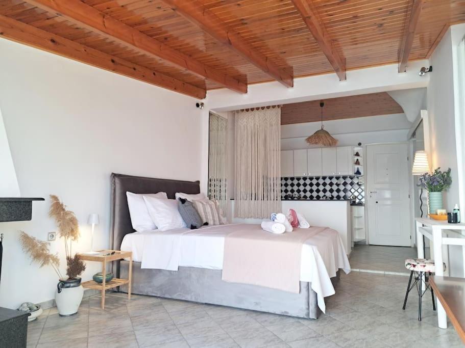 Moonstone Seafront Apartment *
