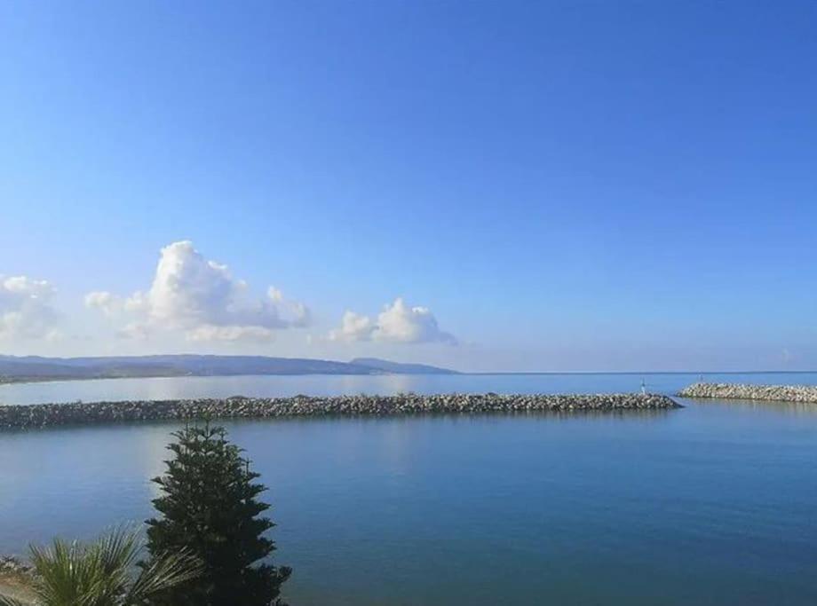 Apartment Moonstone Seafront Kokkinos Pirgos