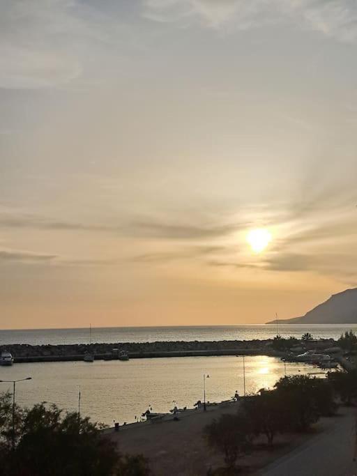 Moonstone Seafront * Kokkinos Pirgos