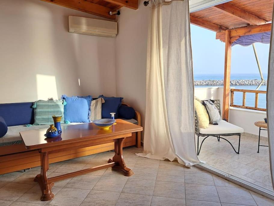 Moonstone Seafront * Kokkinos Pirgos